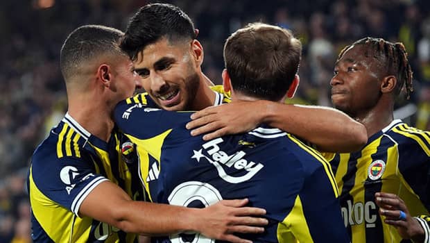 Fenerbahçe'nin gözü sahada, kulağı Galatasaray maçında!