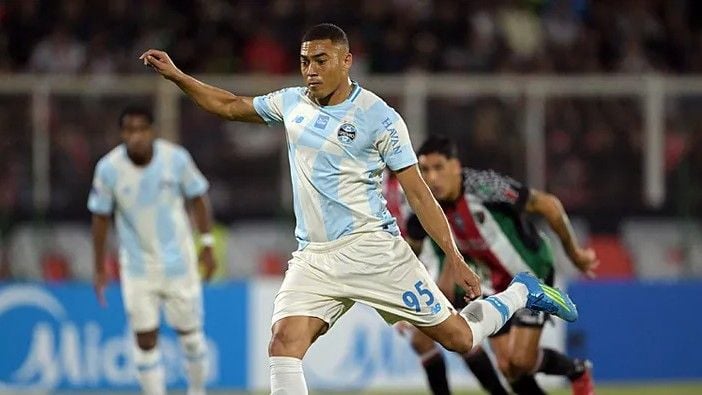 G.Saraylı eski yıldız Carlos Vinicius üst üste 3 penaltı kaçırdı!