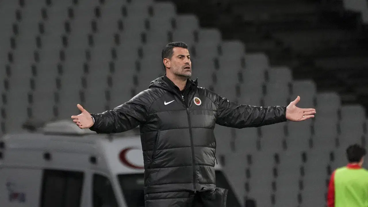 Volkan Demirel, Karagümrük maçı sonrası kırmızı kart gördü: 'Bu golü kim vermiyor anlamıyorum'